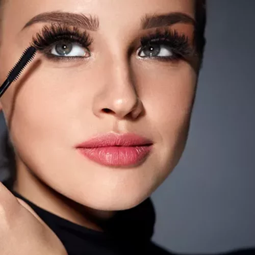 Το μόνο προϊόν μακιγιάζ που θα χρειαστείς για να τραβήξεις όλη την προσοχή στο βλέμμα σου