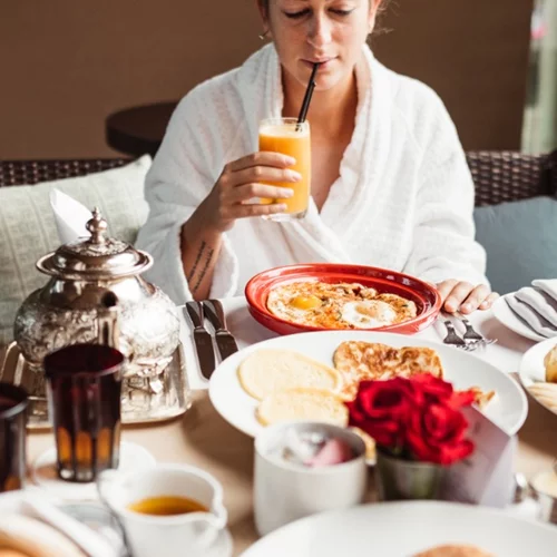 Οι τροφές που πρέπει να βάλεις στο πρωινό γεύμα για υγιές και λαμπερό δέρμα