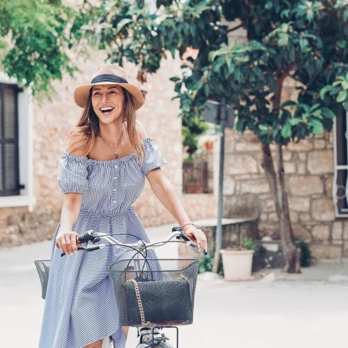 5 φορέματα που θα κάνουν τις ημέρες του καύσωνα πιο εύκολες