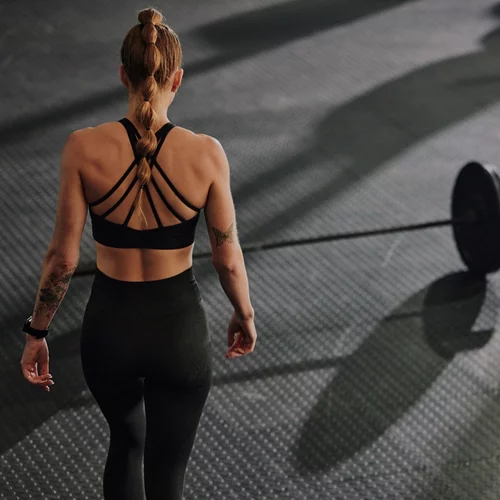 Πόσο συχνά πρέπει να πλένεις τα αθλήτικά ρούχα (Γιατί δεν πρέπει να το κάνεις μετά από κάθε χρήση);