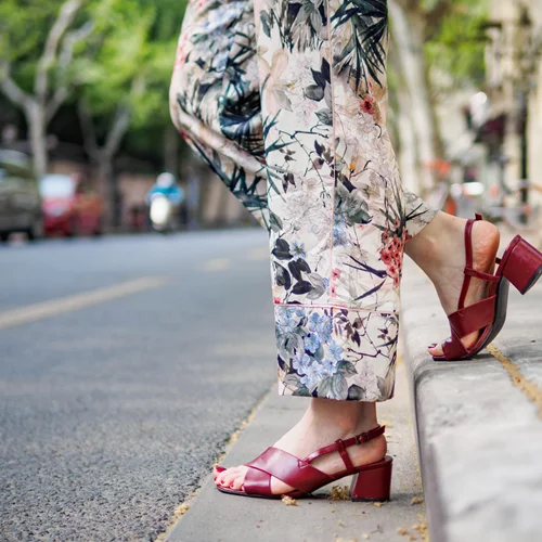 Τα πιο ινσταγκραμικά χρώματα νυχιών που προτιμούν τώρα οι διασημότερες influencers