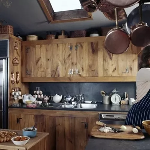 Οργάνωση κουζίνας: Ξεχασμένα εδώ και χρόνια, αυτά τα vintage ντουλάπια γίνονται μεγάλη τάση το 2026