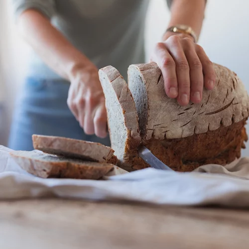 Ο απλός κανόνας για να καταλάβεις αν ένα ψωμί είναι πράγματι ολικής αλέσεως