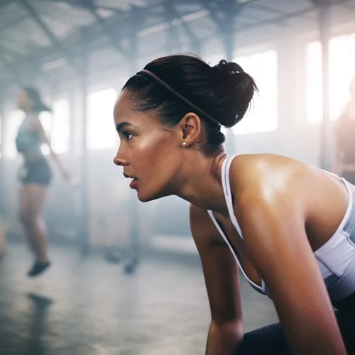 Πώς θα γυμνάζεσαι με ασφάλεια όταν έχεις πυρετό ή εποχικές αλλεργίες;