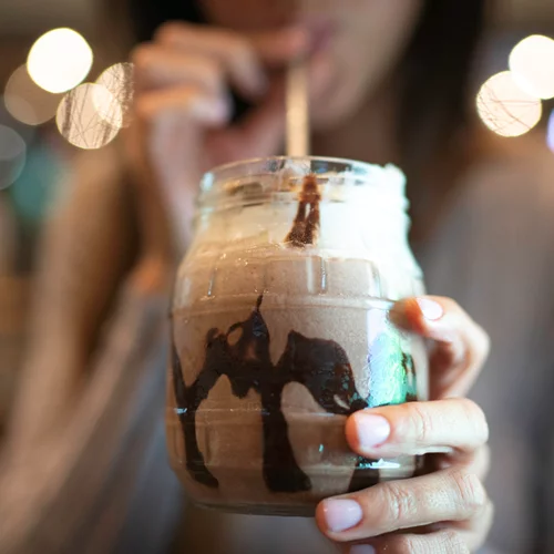 Συνταγή για milkshake χωρίς ζάχαρη (με αβοκάντο και κακάο!)