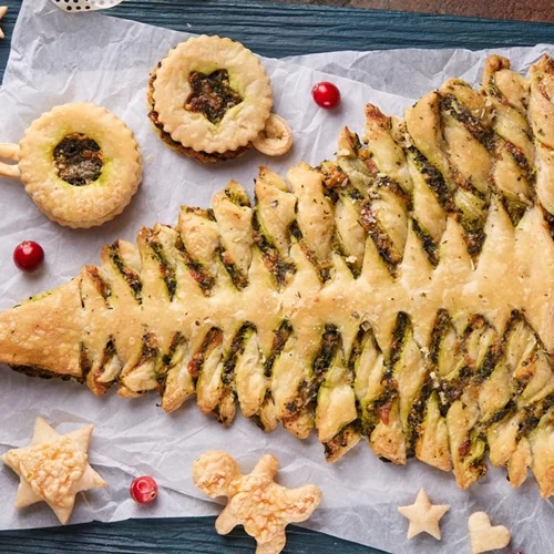 Πώς θα φτιάξεις γιορτινή σφολιάτα σαν χριστουγεννιάτικο δέντρο