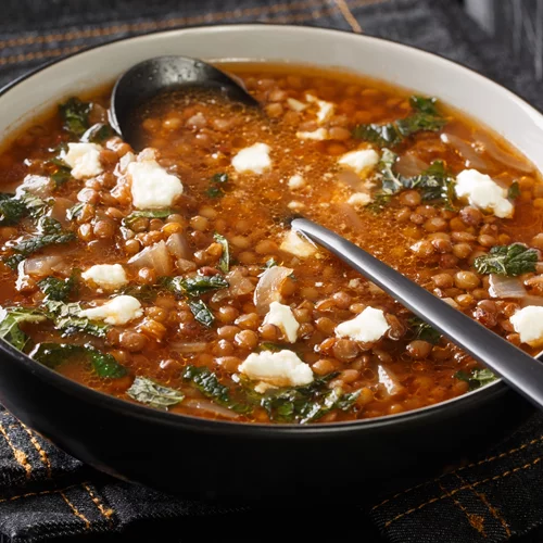 Φακές με φέτα: "Ρίχνει" το ασβέστιο την απορρόφηση σιδήρου; - Τι λέει η διατροφολόγος