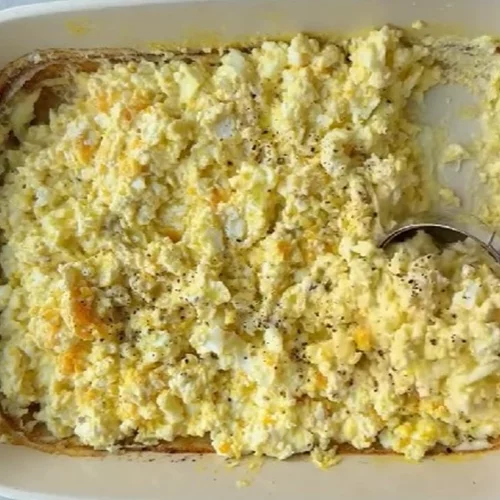 Scrambled eggs στον φούρνο με φέτα: Η νέα viral συνταγή που θα λατρέψεις!