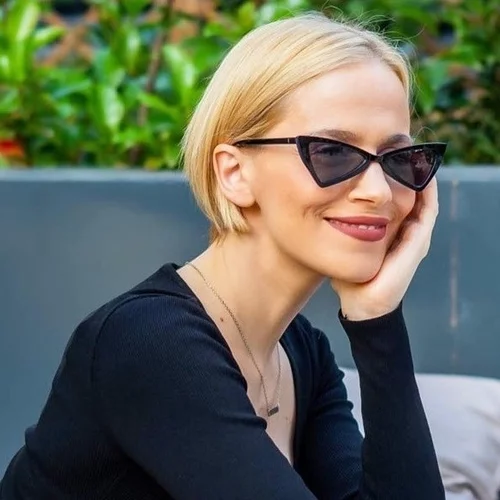 Η Νάντια Μπουλέ βρήκε το πιο κομψό σχέδιο για κοντά νύχια