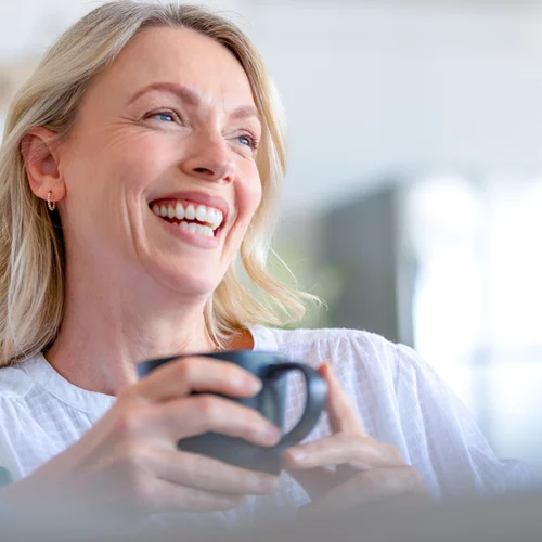 Η εμμηνόπαυση επηρεάζει το στόμα - 3 συμπτώματα που πρέπει να προσέξεις