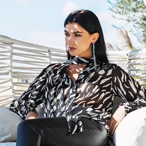 Για το γραφείο, τη χαλαρή βόλτα, τη βραδινή έξοδο | Η Κέιζι Μίζιου προτείνει τα κομψά looks για να ξεχωρίσεις με το στιλ σου