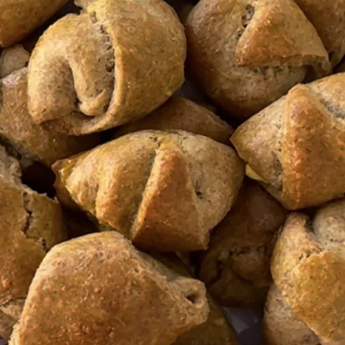 Συνταγή 90s: Τα "σχολικά" τυροπιτάκια που εξαφανίζονται σε 10 λεπτά