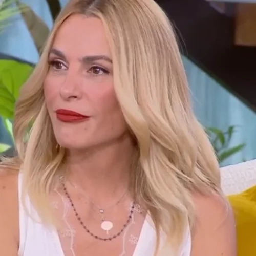 "Δεν ήθελα να με βλέπω στον καθρέφτη": H Τζένη Μπότση για τη δύσκολη περίοδο της εμμηνόπαυσης
