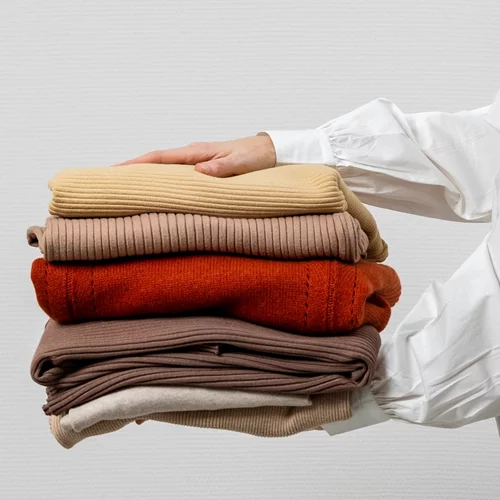 Μικρές ντουλάπες, μεγάλη οργάνωση: Tips για αξιοποίηση χώρου τώρα που κατεβάζεις τα χειμωνιάτικα