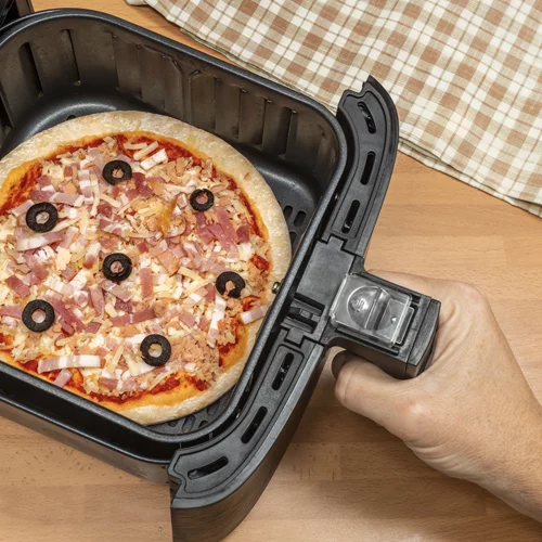 Γρήγορη συνταγή: Πρωτεϊνική πίτσα χωρίς cottage - έτοιμη σε λίγα λεπτά στο air fryer