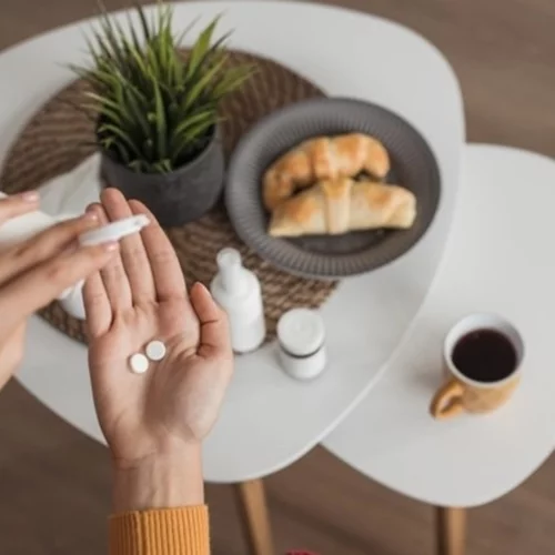 Ποια φάρμακα δεν πρέπει να παίρνουμε μαζί με τον καφέ μας και γιατί