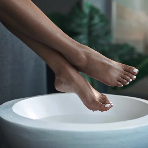 Πώς να απαλλαχθείς από τις σκασμένες φτέρνες μια για πάντα