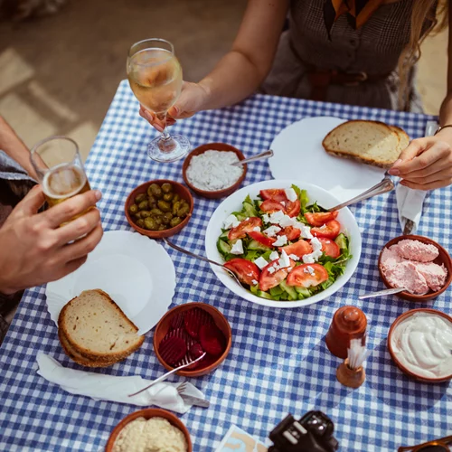 Τι να κάνεις αν πάθεις δηλητηρίαση στις διακοπές και πώς θα την αντιμετωπίσεις;