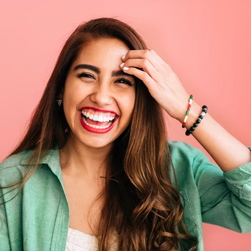 Σου δίνουμε 8 επιστημονικούς λόγους για να γελάς κάθε μέρα