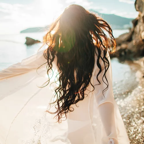 Μέθοδος LOC: Τι είναι και τι κάνει στα μαλλιά σου;