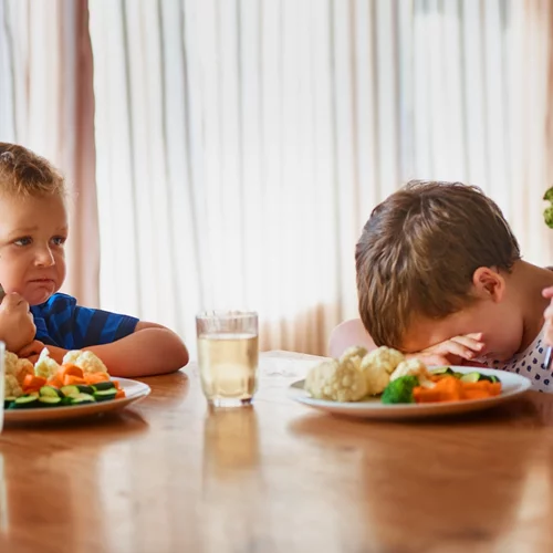 4 έξυπνες συμβουλές για τα παιδιά που είναι "δύσκολα" στο φαγητό