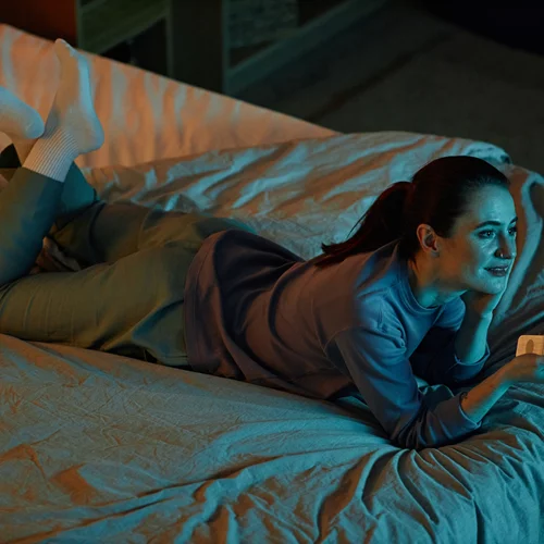 Αφήνεις την τηλεόραση συνέχεια ανοιχτή; Τι λέει για σένα η επιστήμη