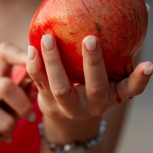 Πρόληψη για το έμφραγμα από τη φύση: Χυμός ρόδι + 3 χουρμάδες τη μέρα