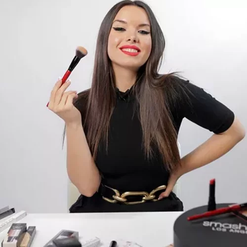 Κάτι μαγειρεύει η Μαρία Μπέη