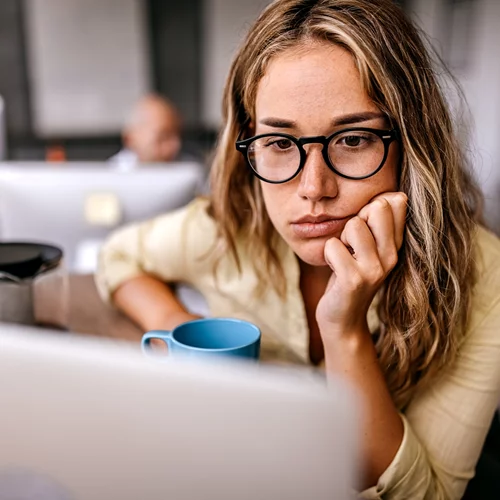 Σύνδρομο του απατεώνα: 4 τρόποι να το καταπολεμήσεις