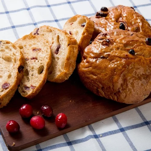 Σταφιδόψωμο με κουάκερ και μέλι: Η πιο υγιεινή εναλλακτική συνταγή ακόμα και για πρωινό