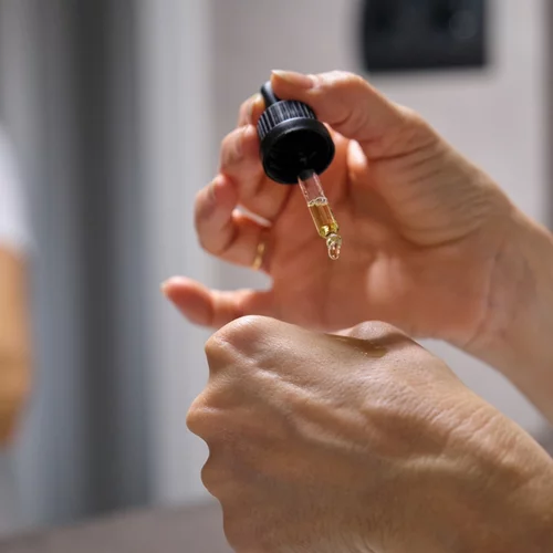 Το Νο.1 συστατικό που πρέπει να περιέχει ο ορός προσώπου μετά τα 50