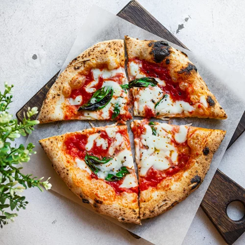 4 κόλπα να ξαναζεστάνεις την πίτσα και να είναι τραγανή