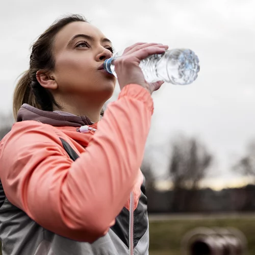 Εμφιαλωμένο νερό: 100 φορές πιο επικίνδυνο για την υγεία σου | Μάθε γιατί
