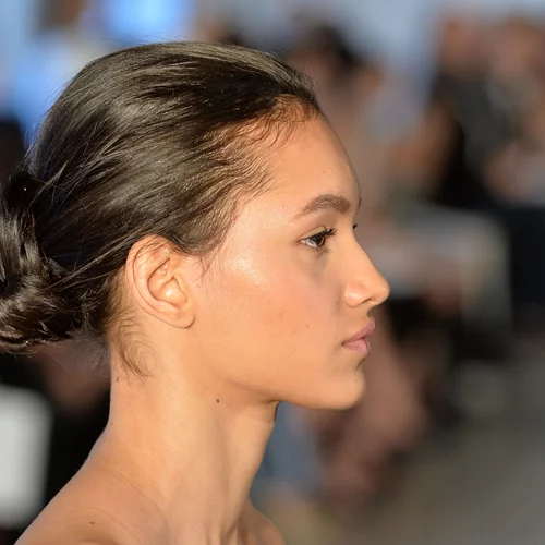 Neem oil | Το μυστικό της Ανατολής που "σβήνει" τις ρυτίδες