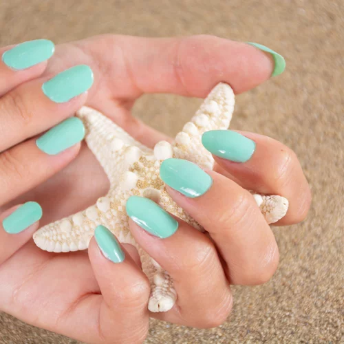 Τα σούπερ chic χρώματα στα νύχια που ταιριάζουν με όλα τα summer looks σου