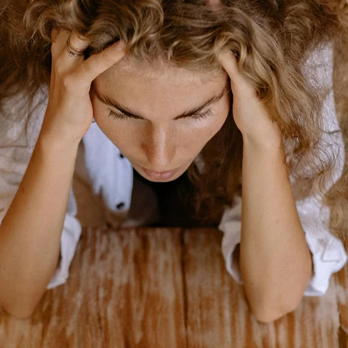 Κόπωση, άγχος, πόνος; Μπορεί να είναι τα πρώτα σημάδια ενός αυτοάνοσου – 15 χρόνια πριν τη διάγνωση