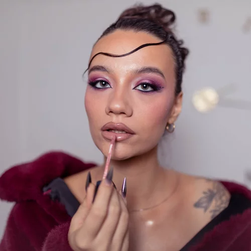 5 λιπ γκλος που θα κάνουν τα χείλη σου να λάμψουν