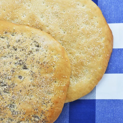 Συνταγή: Η πιο νόστιμη και εύκολη λαγάνα χωρίς μίξερ και ζύμωμα