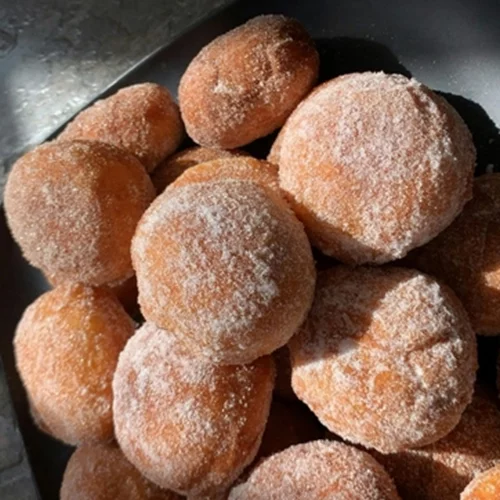 Ντόνατ φούρνου: Η λαχταριστή συνταγή για γλυκά και αλμυρά ντόνατ στο ταψί