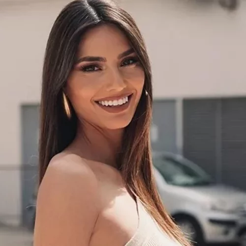 Αυτό είναι το πιο hot χρώμα μαλλιών για καστανές φέτος το καλοκαίρι και το είδαμε στην Ηλιάνα Παπαγεωργίου