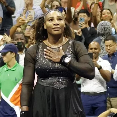 Ταυτίσου ελεύθερα: Η Serena Williams προσπαθεί μάταια να "μπει" στην τζιν φούστα της