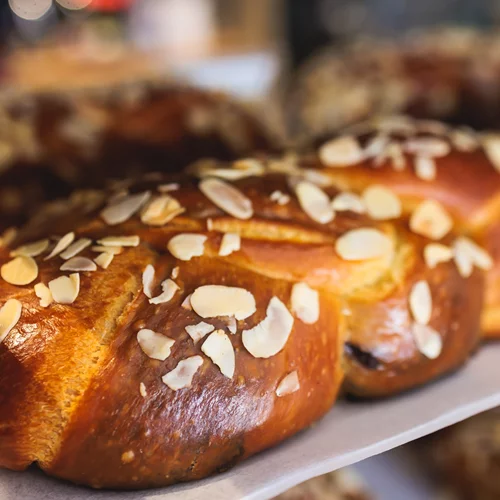 Πασχαλινό τσουρέκι πολίτικο - Αφράτο, μυρωδάτο και πολύ γευστικό