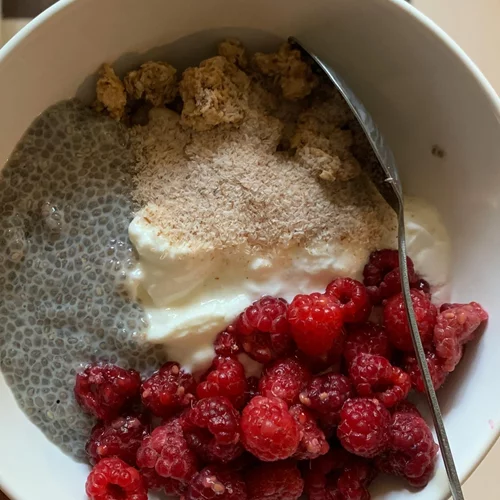 Στραγγιστό γιαούρτι ή απλό; Ποιο είναι πιο υγιεινό;