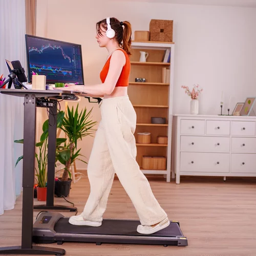 Το viral "Cozy Cardio" είναι τελικά αποτελεσματική προπόνηση; Τι λένε οι ειδικοί;