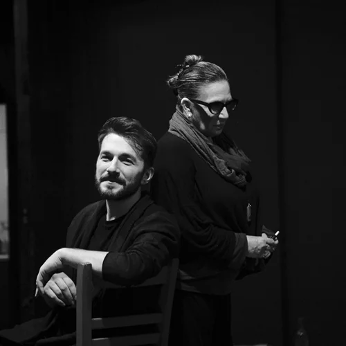 "Το πρώτο μου τριαντάφυλλο": Θοδωρής Βουτσικάκης - Λίνα Νικολακοπούλου στον Κήπο του Μεγάρου