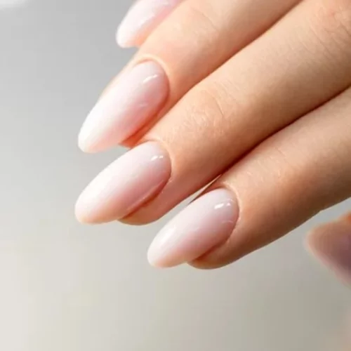 Η viral τάση περιποίησης που χαρίζει πιο δυνατά και όμορφα νύχια