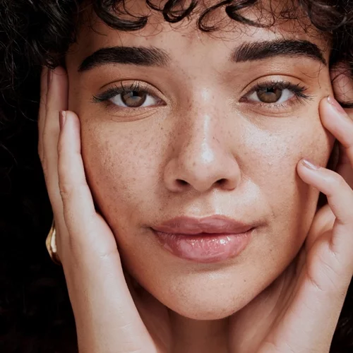 Το φυσικό συστατικό που διορθώνει τις δυσχρωμίες της επιδερμίδας