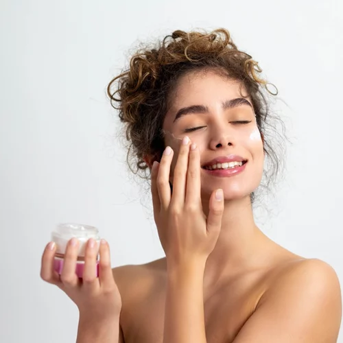 Αυτό το skincare προϊόν θα σε βοηθήσει να δείχνεις μέχρι και 10 χρόνια νεότερη