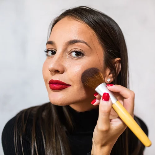 Η πιο κολακευτική απόχρωση ρουζ για τη δική σου επιδερμίδα