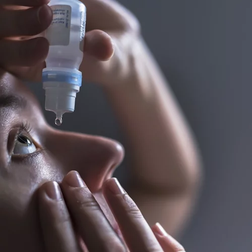 Ξέχνα τις σταγόνες: Το μυστικό "όπλο" κατά της ξηροφθαλμίας είναι κάτι απροσδόκητο